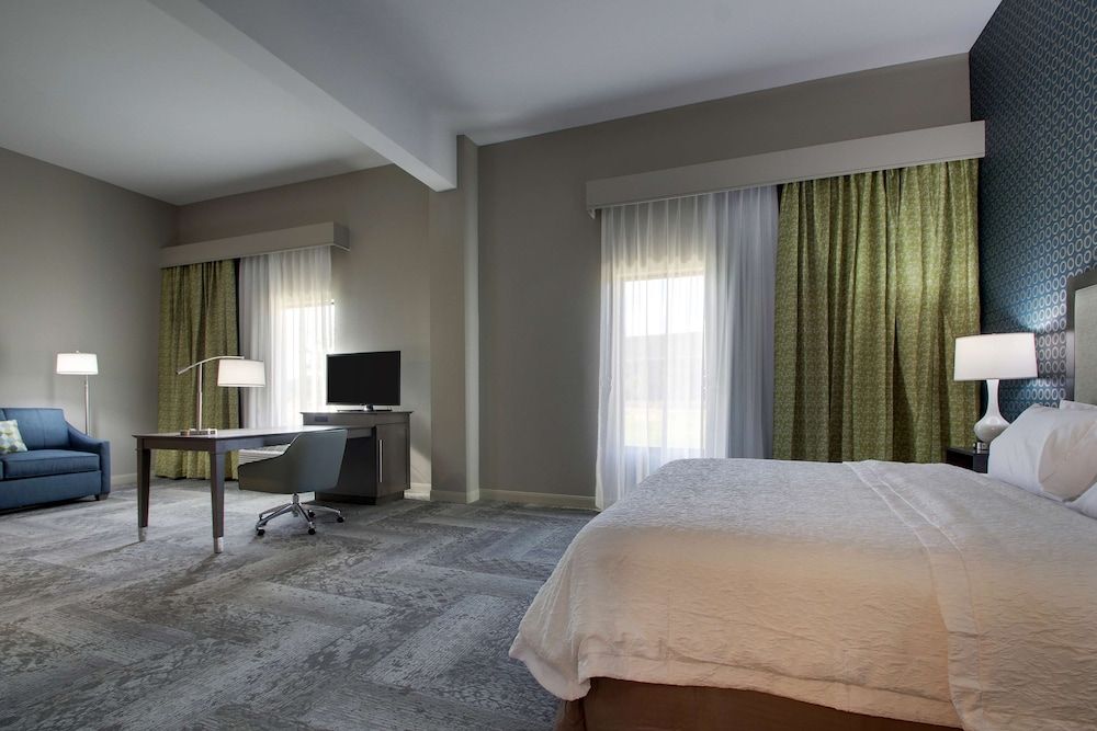 Studio, 1 King Bed, Accessible, Bathtub (Mobility & Hearing)