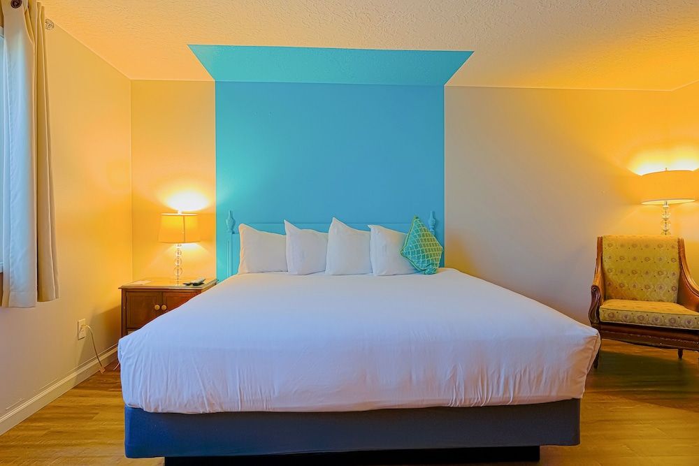 Premium Room, 1 King Bed, Jetted Tub