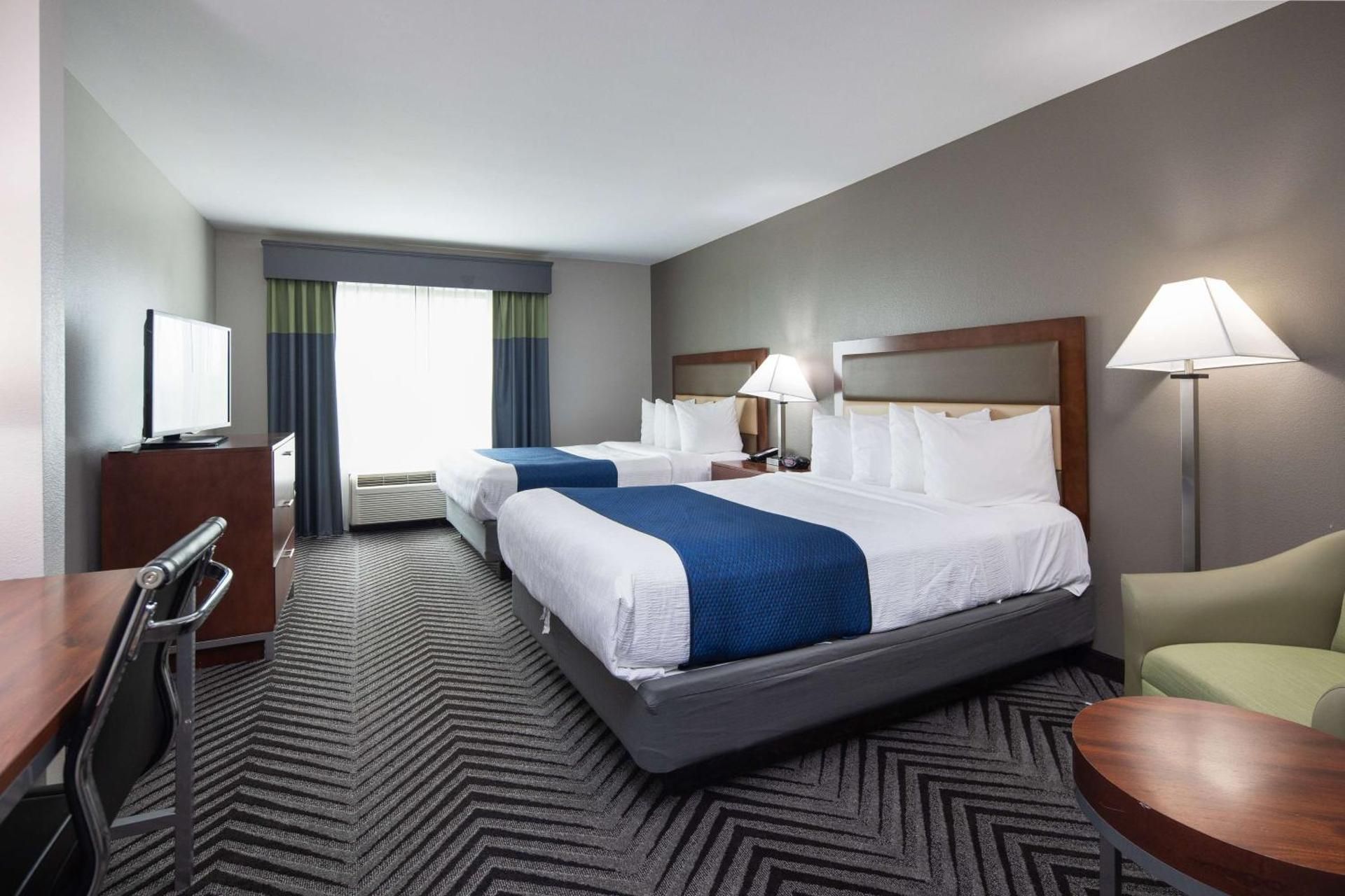 2 queen beds, nonsmoking