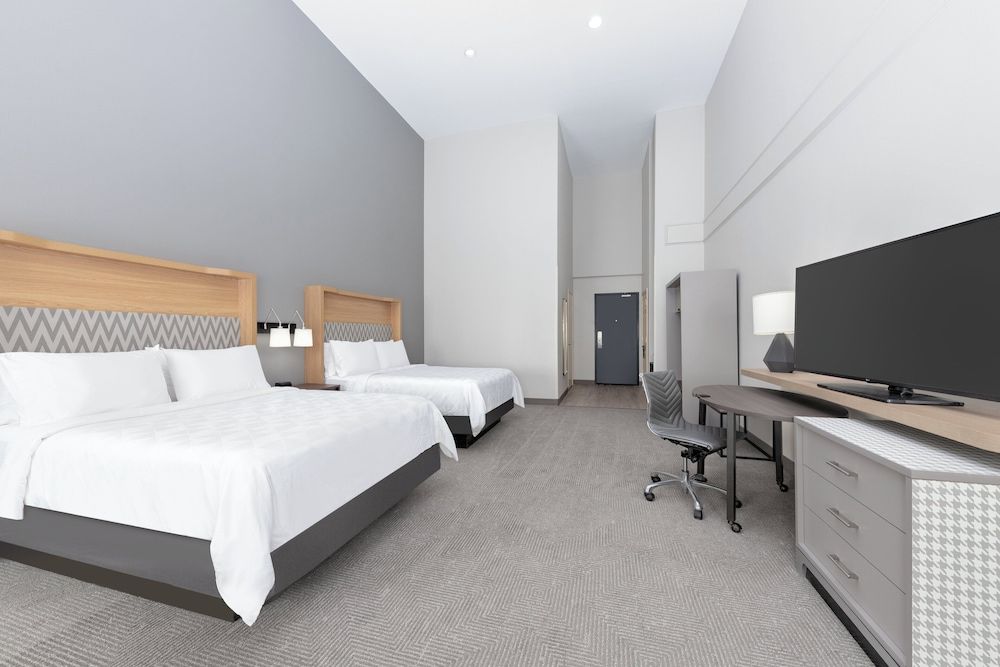 Suite, 1 King Bed, Accessible (Communication, Accessible Tub)