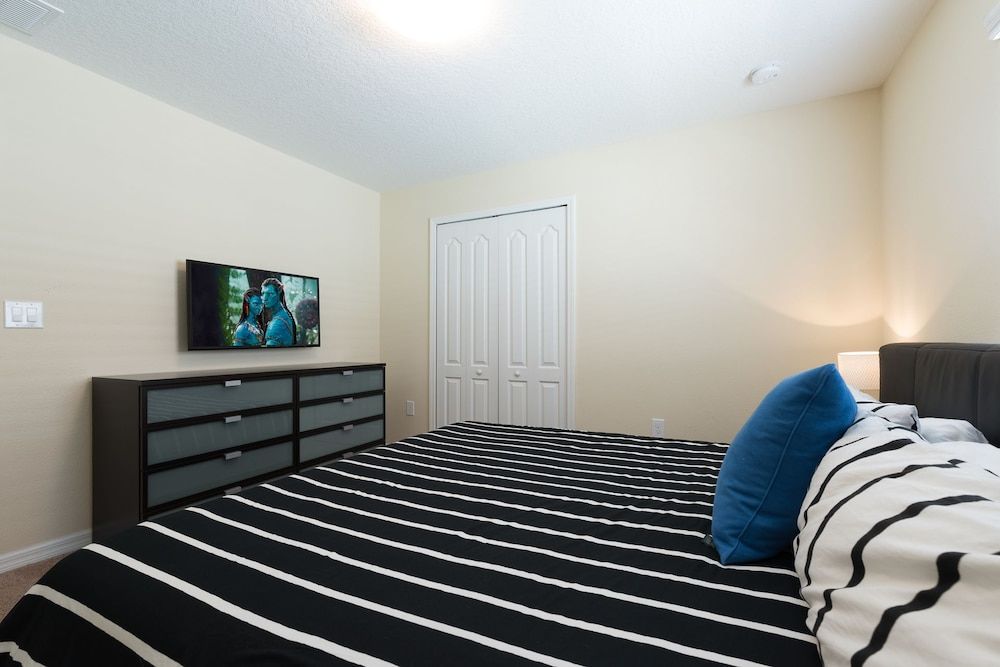 Luxury Townhome, 5 Bedrooms