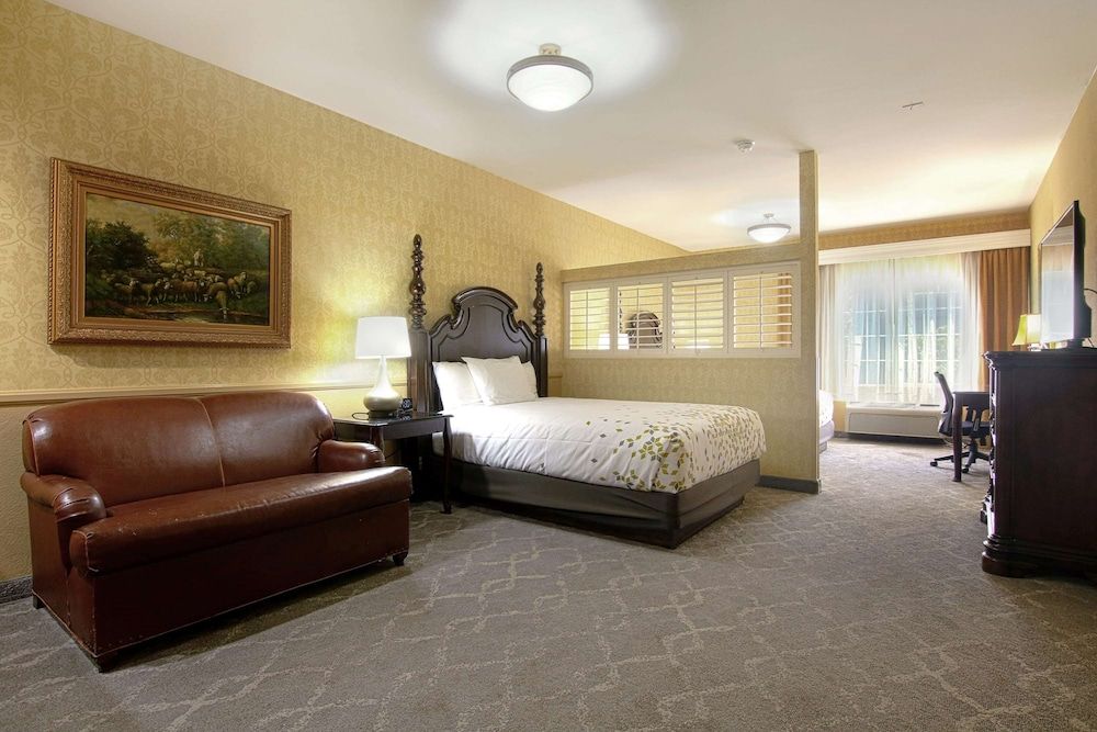 Deluxe Room, 2 Queen Beds, Non Smoking