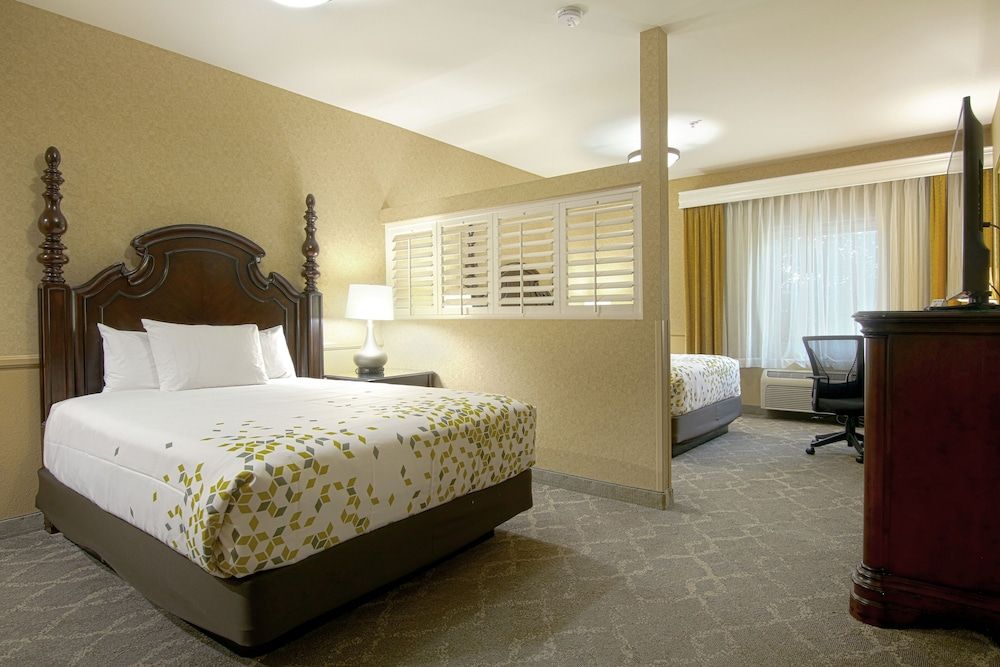 Room, 2 Queen Beds, Non Smoking