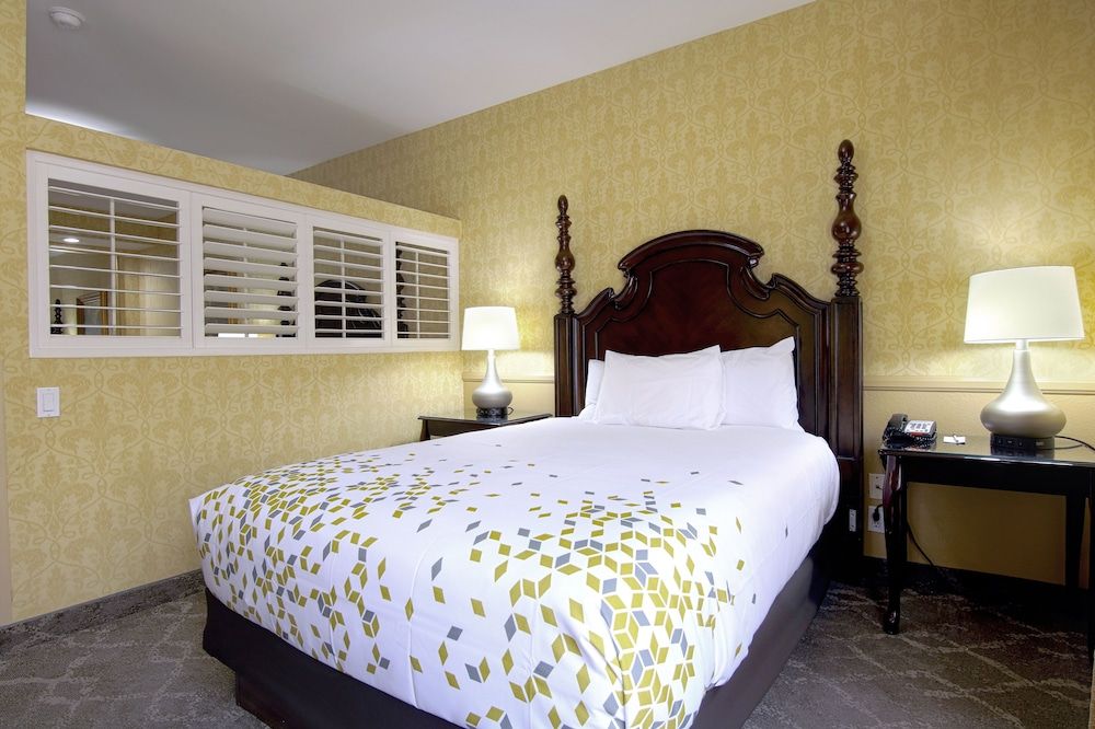 Deluxe Room, 2 Queen Beds, Non Smoking