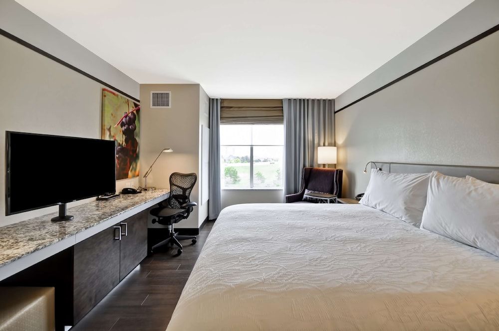 Room, 1 King Bed, Accessible, Bathtub