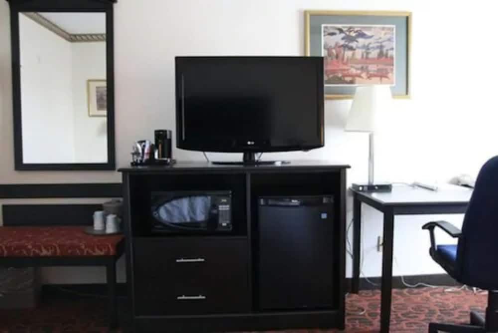 undefined Country Inn & Suites by Radisson, Toronto Mississauga, ON 4