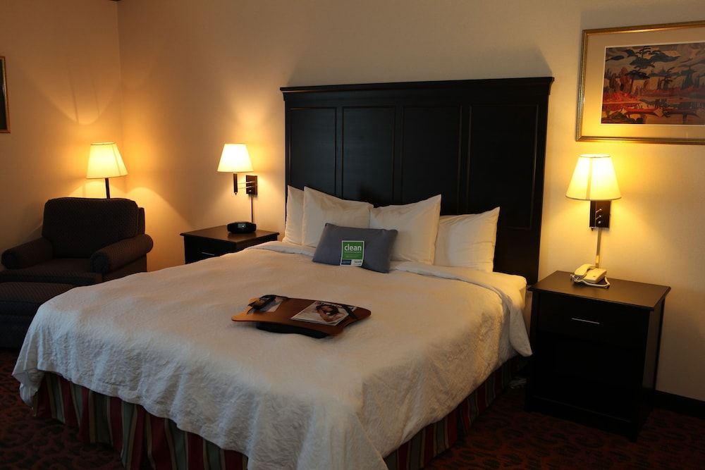 undefined Country Inn & Suites by Radisson, Toronto Mississauga, ON 8