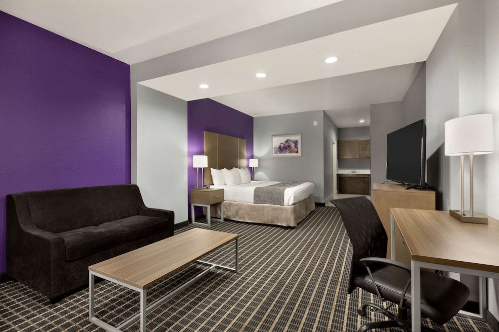 Suite, 1 King Bed, Non Smoking