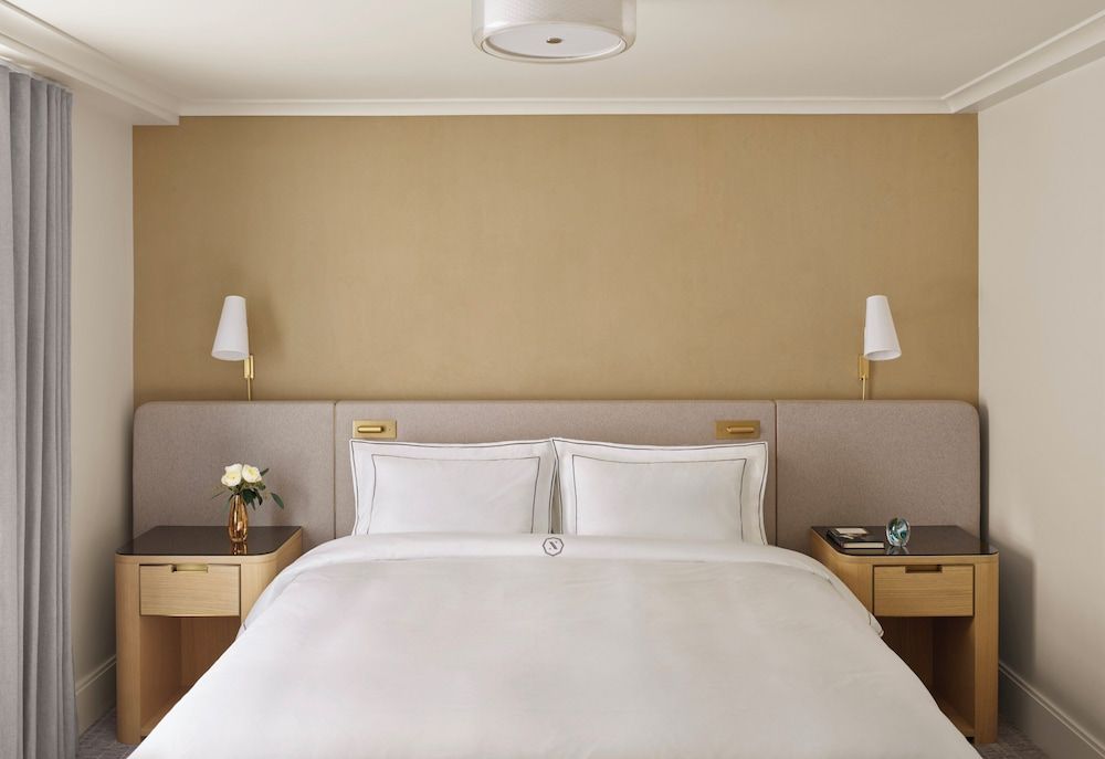 The Newbury Boston Room, 1 King Bed (Newbury) 4