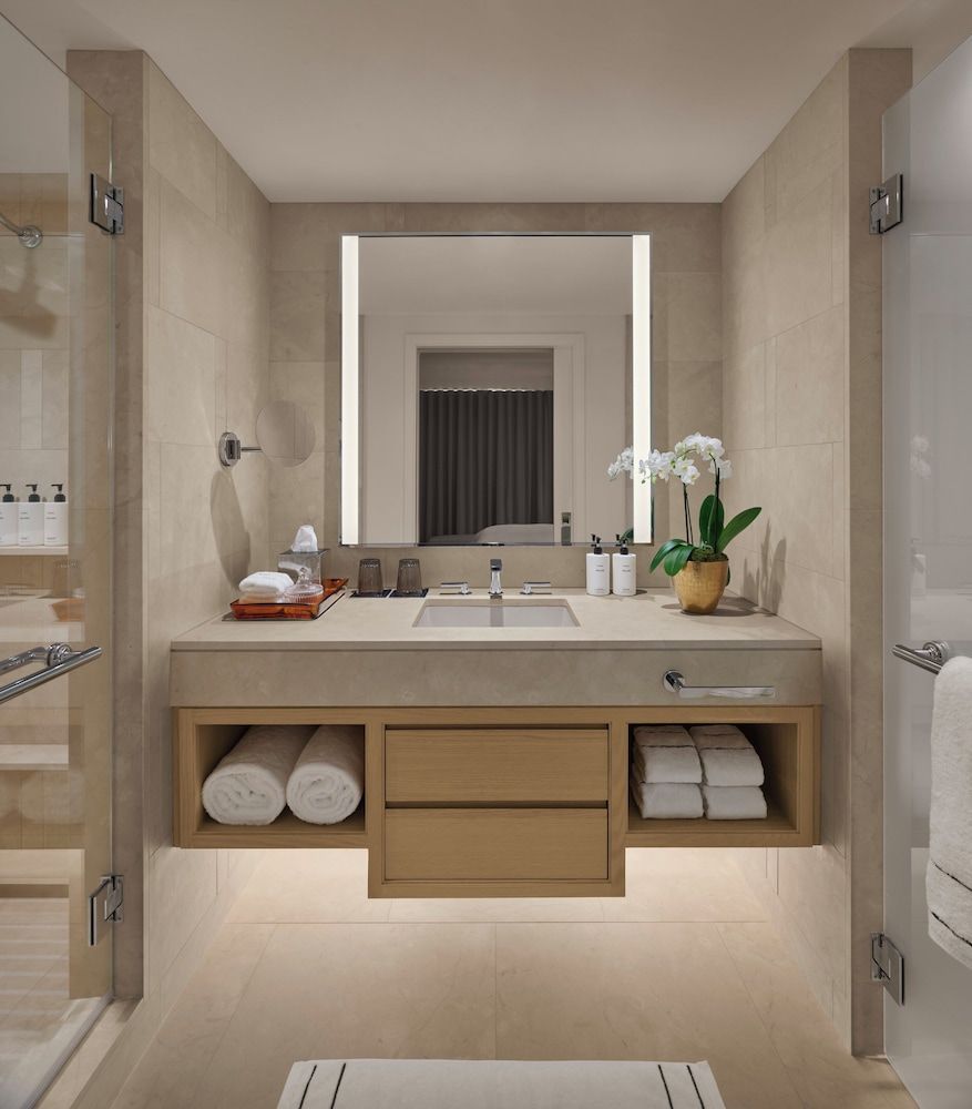 The Newbury Boston Room, 1 King Bed (Newbury) 10