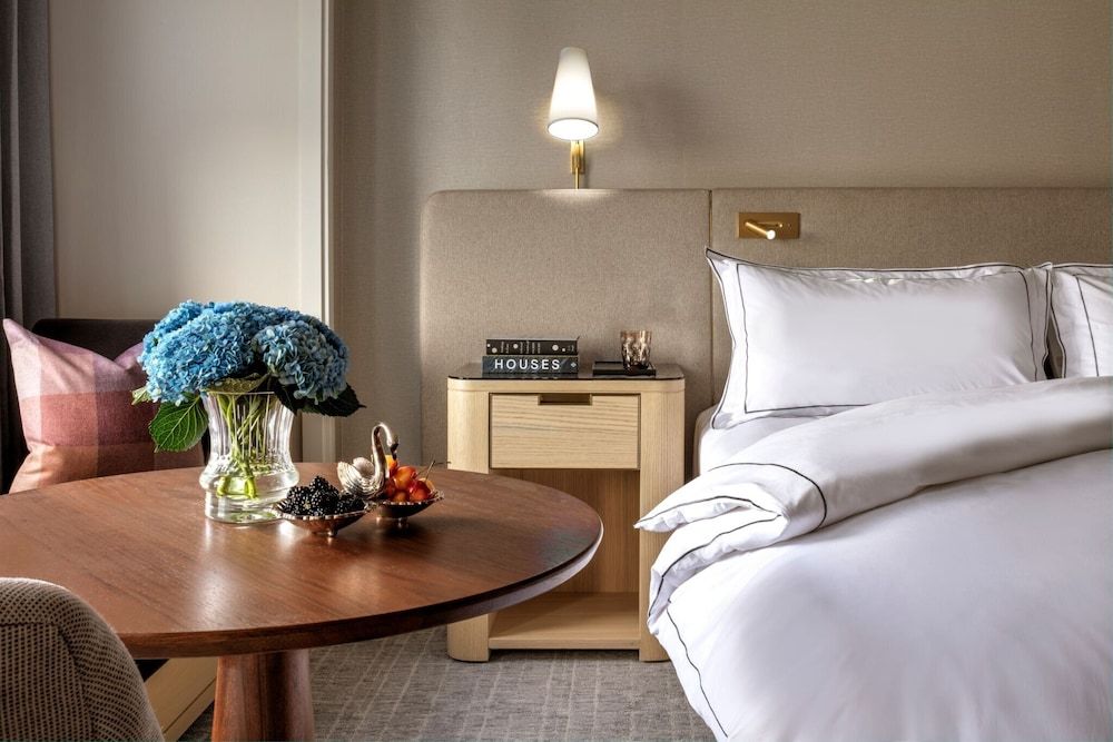 Room, 1 King Bed, Accessible (Roll-in shower)