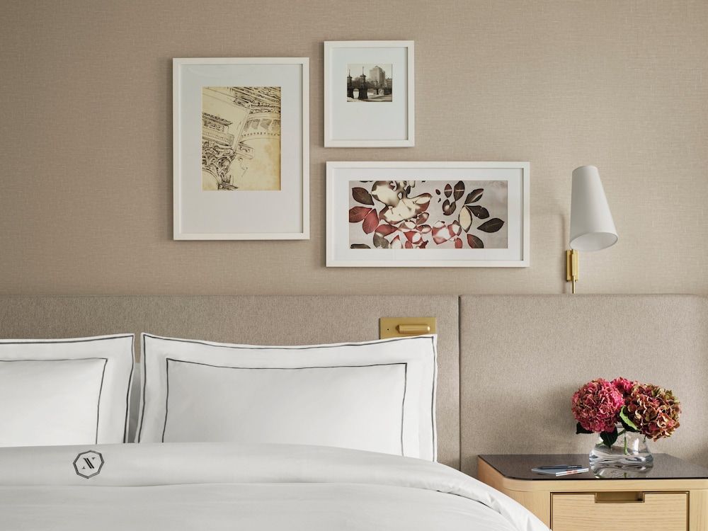 The Newbury Boston Room, 1 King Bed (Newbury) 2