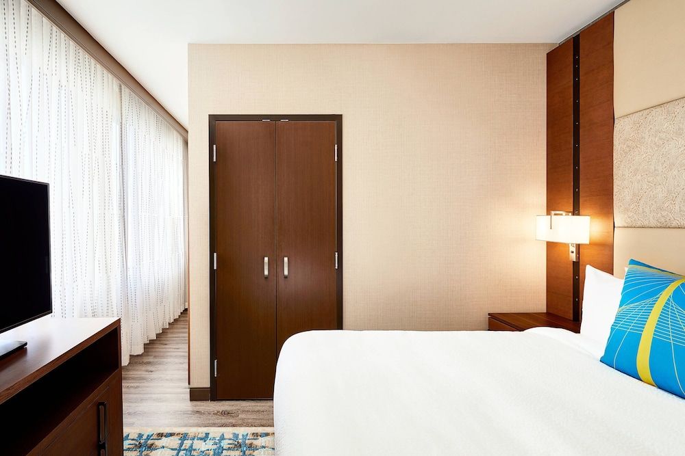 Suite, 1 Bedroom (Mobility Accessible, Roll-In Shower)