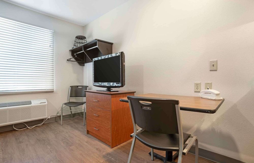 Extended Stay America Select Suites - Fort Walton Beach Standard Studio, 1 Double Bed, Non Smoking, Refrigerator & Microwave 4