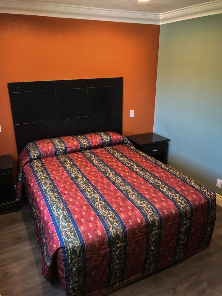 undefined Highland Park Motel 6