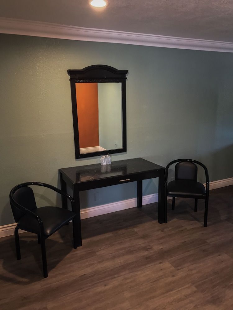 undefined Highland Park Motel 8