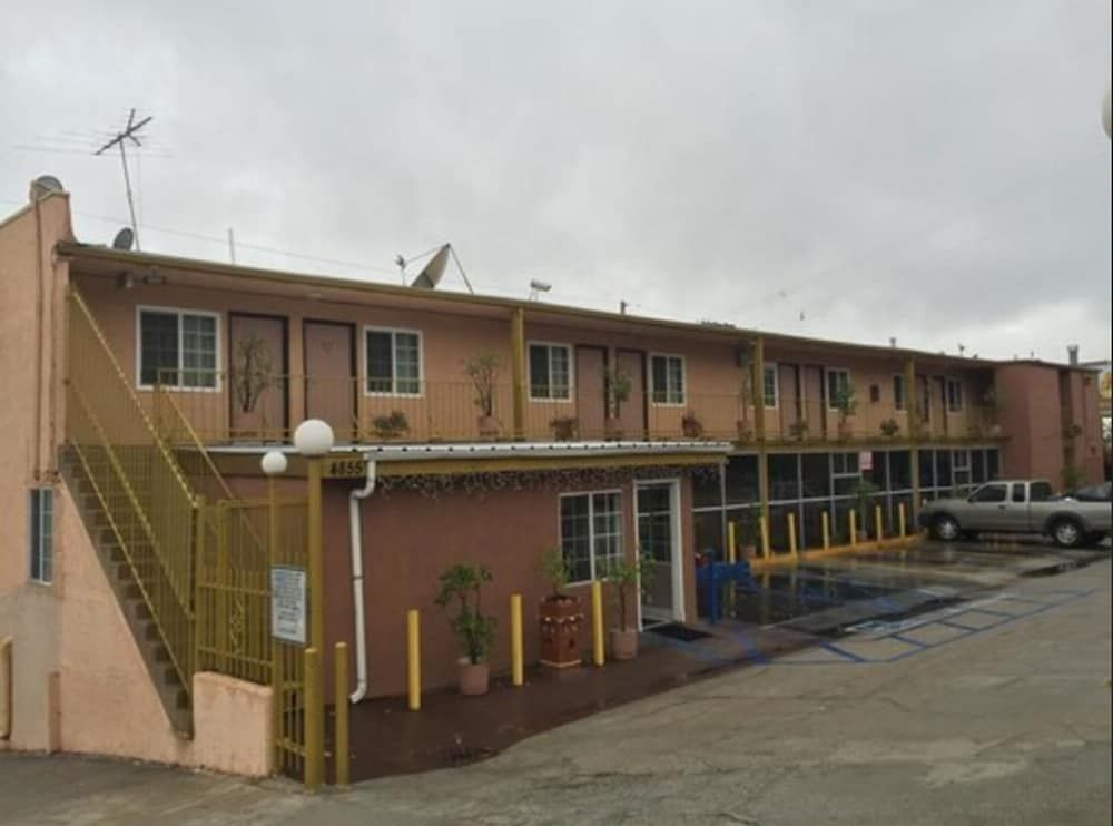 undefined Highland Park Motel 2