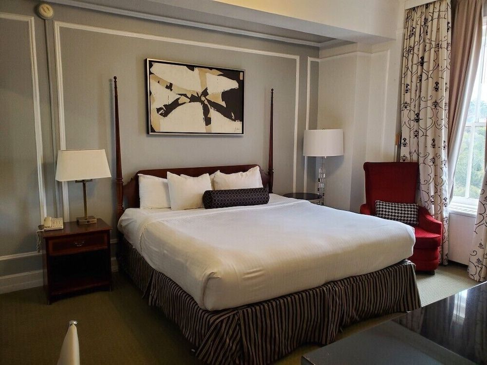 Room, 1 King Bed (Historic, Shower)
