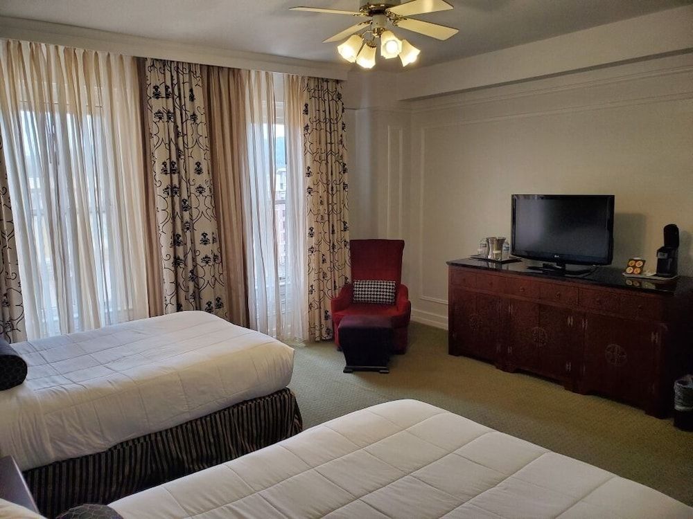 Standard Room, 2 Double Beds (Tub/Shower)