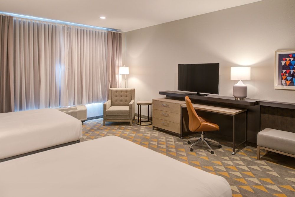 Suite, 2 Queen Beds, Non Smoking (Accessible Tub)