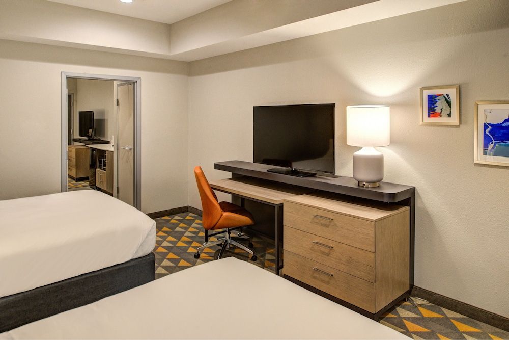 Suite, 2 Queen Beds, Non Smoking (Accessible Tub)