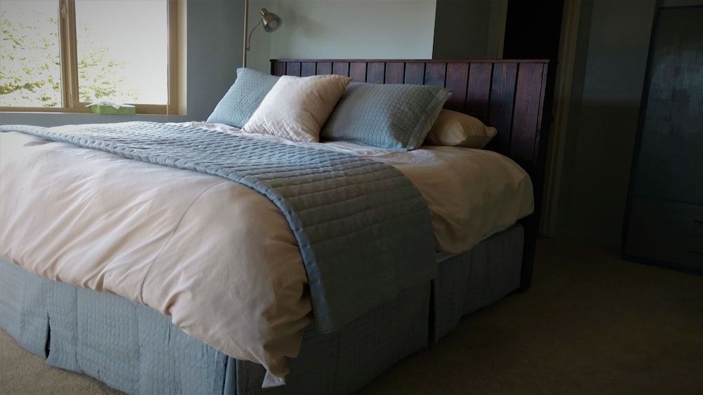 Deluxe Room, 1 King Bed, Ensuite, Bay View