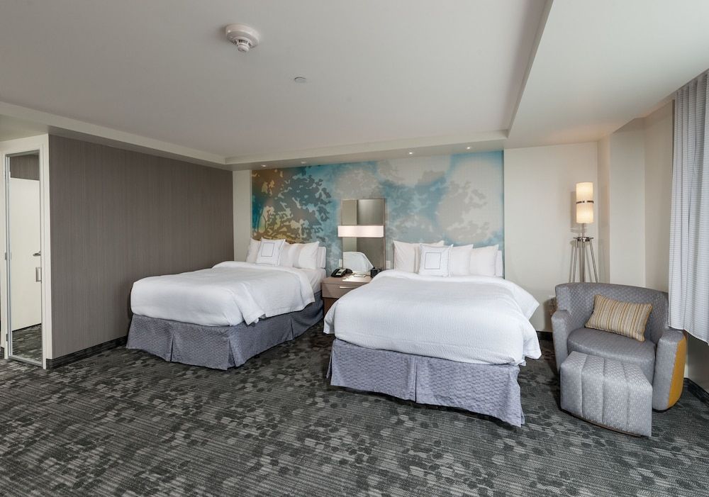 Room, 2 Queen Beds (Mobility Accessible, Roll-In Shower)