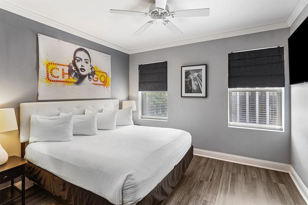 Standard Room, 1 King Bed, Non Smoking, Refrigerator & Microwave