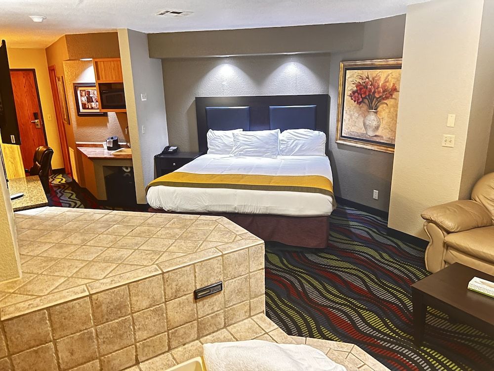 Apple Tree Inn and Suites Executive Suite, 1 King Bed, Jetted Tub 2