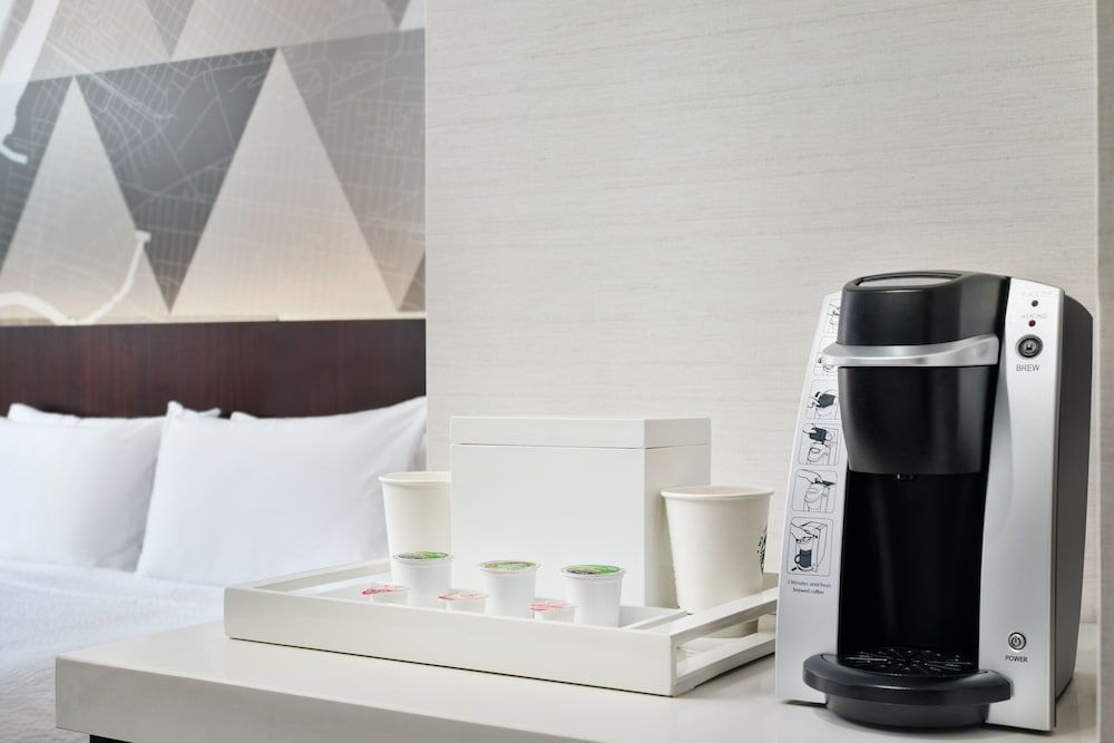 Courtyard Long Island City/New York Manhattan View Room, 1 King Bed 6