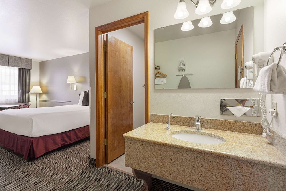 Americas Best Value Inn Burns Room, 1 Queen Bed, Non Smoking 5