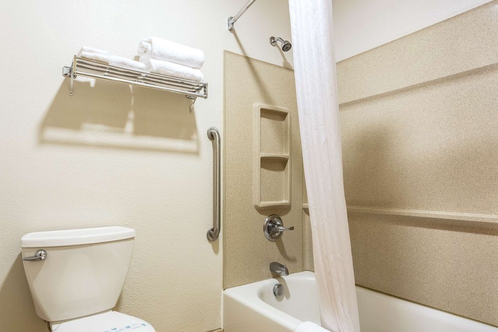 Americas Best Value Inn Burns Room, 2 Queen Beds, Non Smoking 4