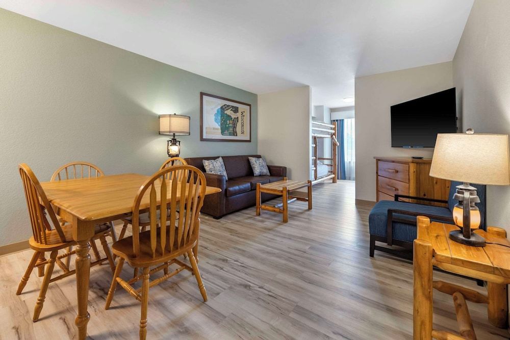 Three Bears Waterpark Resort & Convention Center, Ascend Collection Near Tomah, WI Suite, Multiple Beds, Non Smoking (Efficiency) 15