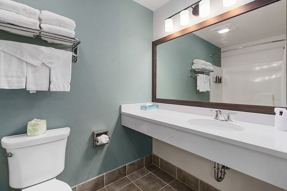 Three Bears Waterpark Resort & Convention Center, Ascend Collection Near Tomah, WI Suite, Multiple Beds, Non Smoking (Efficiency) 12