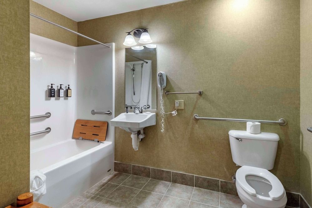 Three Bears Waterpark Resort & Convention Center, Ascend Collection Near Tomah, WI Room, 2 Queen Beds, Accessible, Non Smoking 8