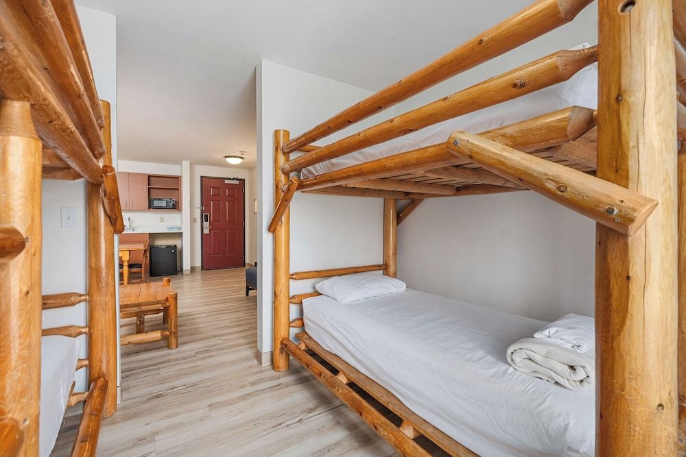 Three Bears Waterpark Resort & Convention Center, Ascend Collection Near Tomah, WI Suite, Multiple Beds, Non Smoking (Efficiency) 10