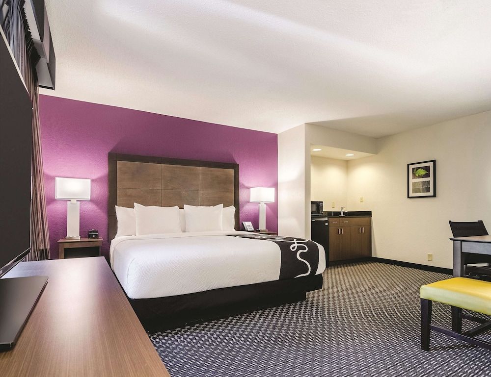 Deluxe Room, 1 King Bed, Accessible (Mobility Accessible)