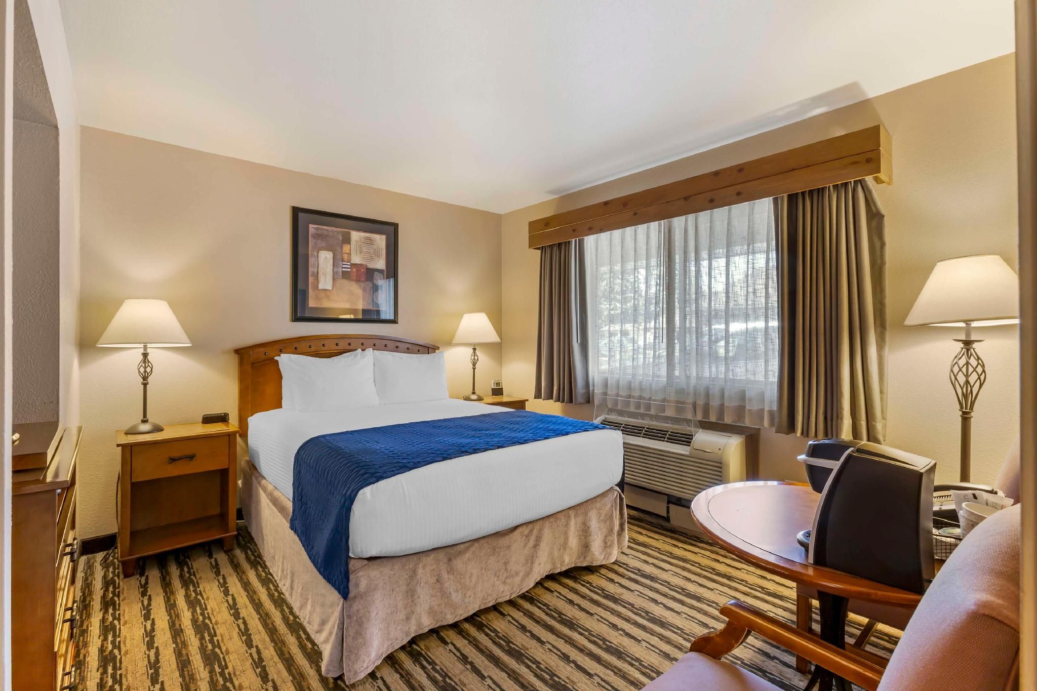 1 Queen Bed, Nonsmoking, Smaller Room