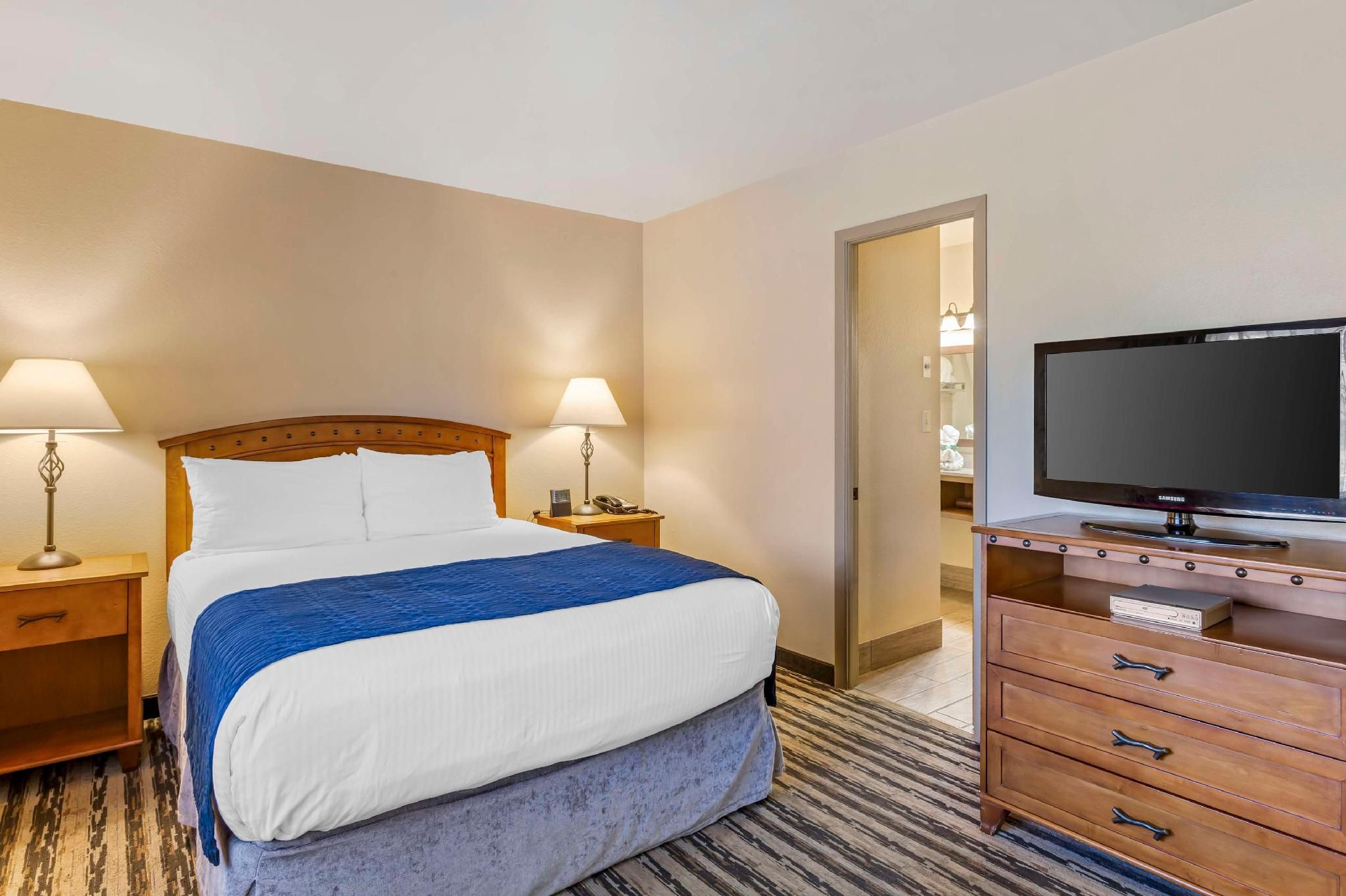 Suite - 3 Queen Beds, Nonsmoking, Two Bedrooms
