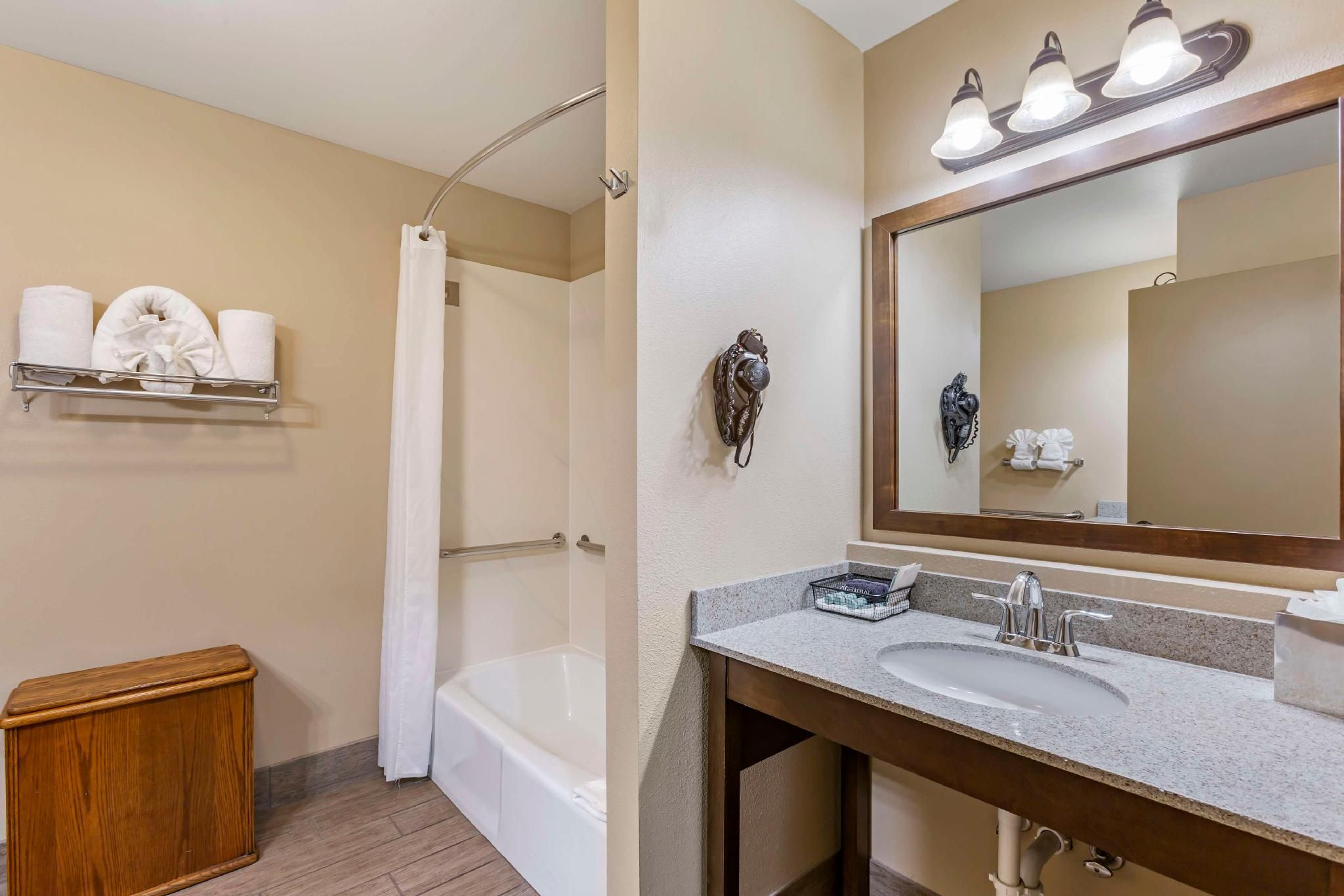 Accessibility - 2 Queen Beds, Bathtub, Nonsmoking