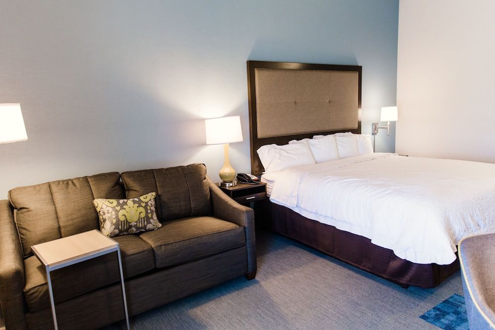 Room, 1 King Bed, Accessible (Mobility & Hearing, Roll-In Shower)