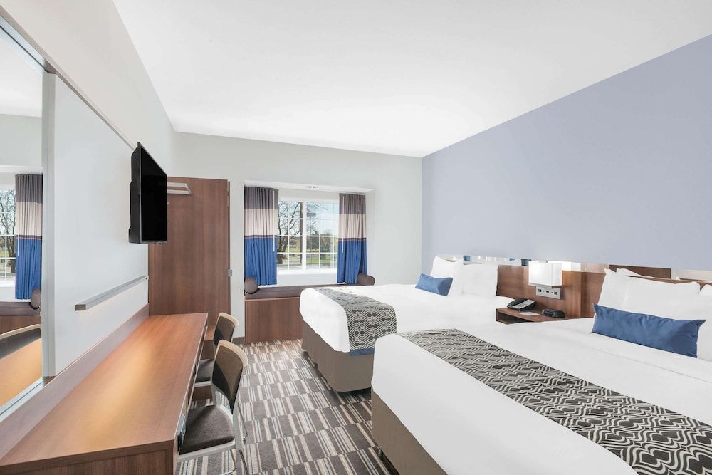 2 Queen Beds, Non Smoking, Non-Pet