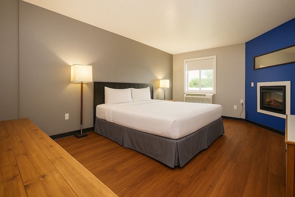 Sunnyside Inn & Suites Suite, 1 King Bed 3