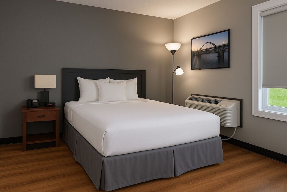 Sunnyside Inn & Suites Standard Room, 1 Queen Bed (Single Queen ADA)