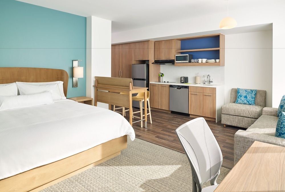 Studio Suite, 1 King Bed with Sofa bed, Non Smoking