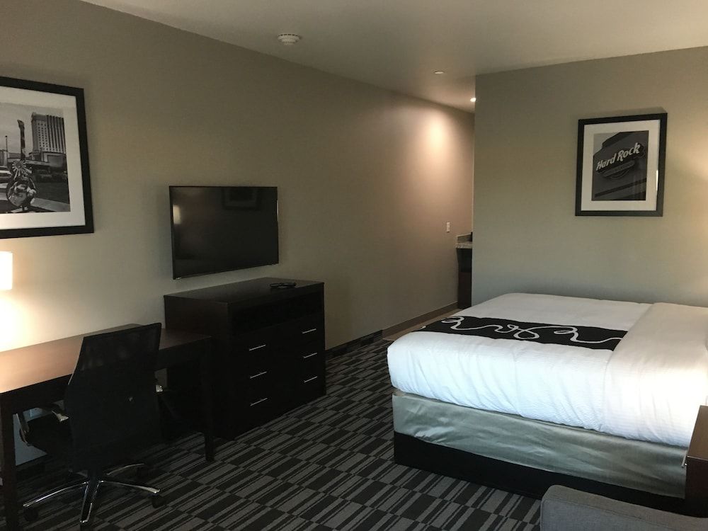 Deluxe Room, 1 King Bed with Sofa bed