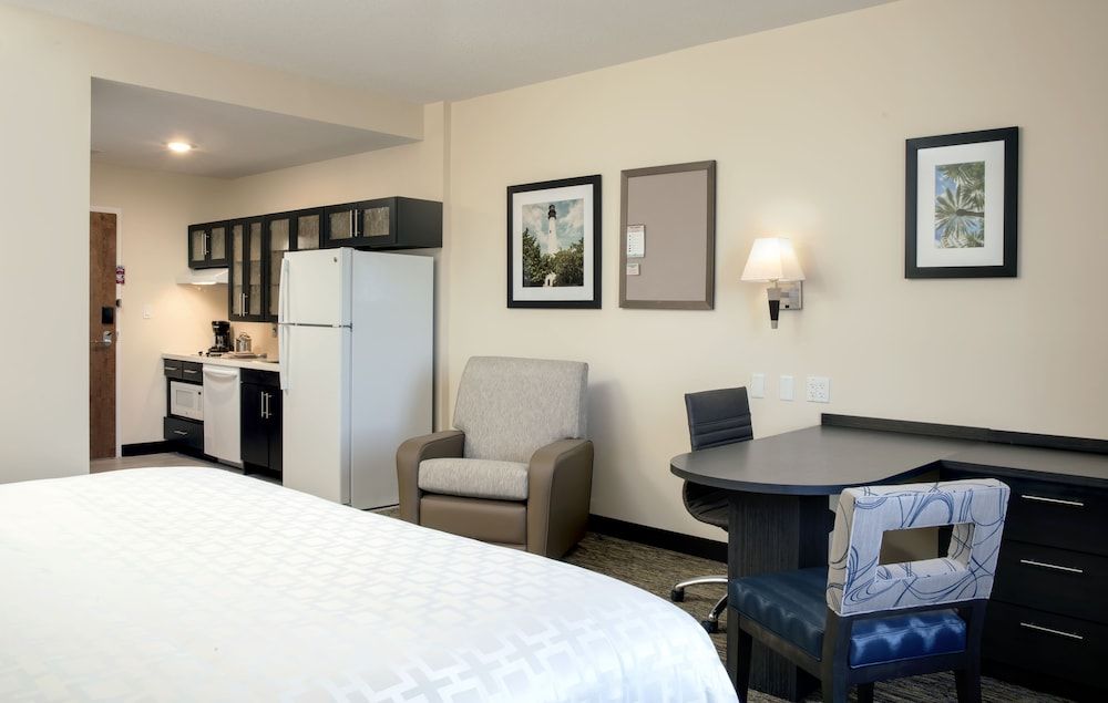 undefined Candlewood Suites Miami Exec Airport - Kendall by IHG 10