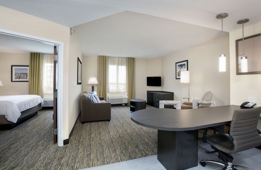 undefined Candlewood Suites Miami Exec Airport - Kendall by IHG 2