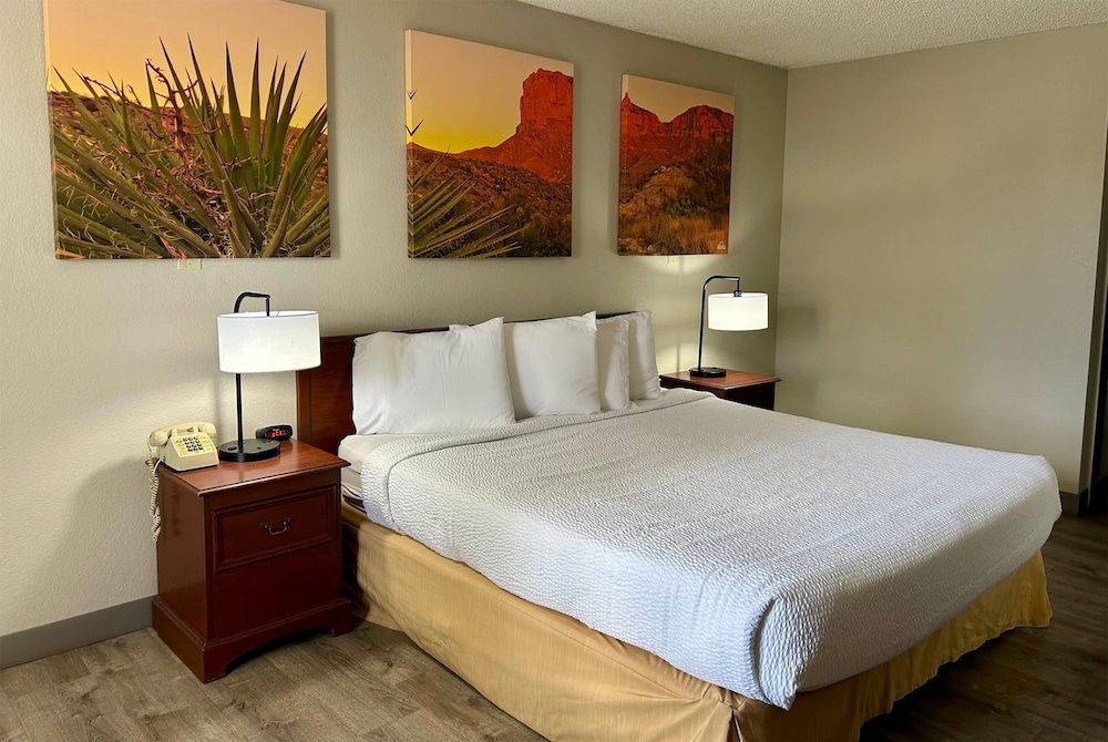 Standard Room, 1 King Bed