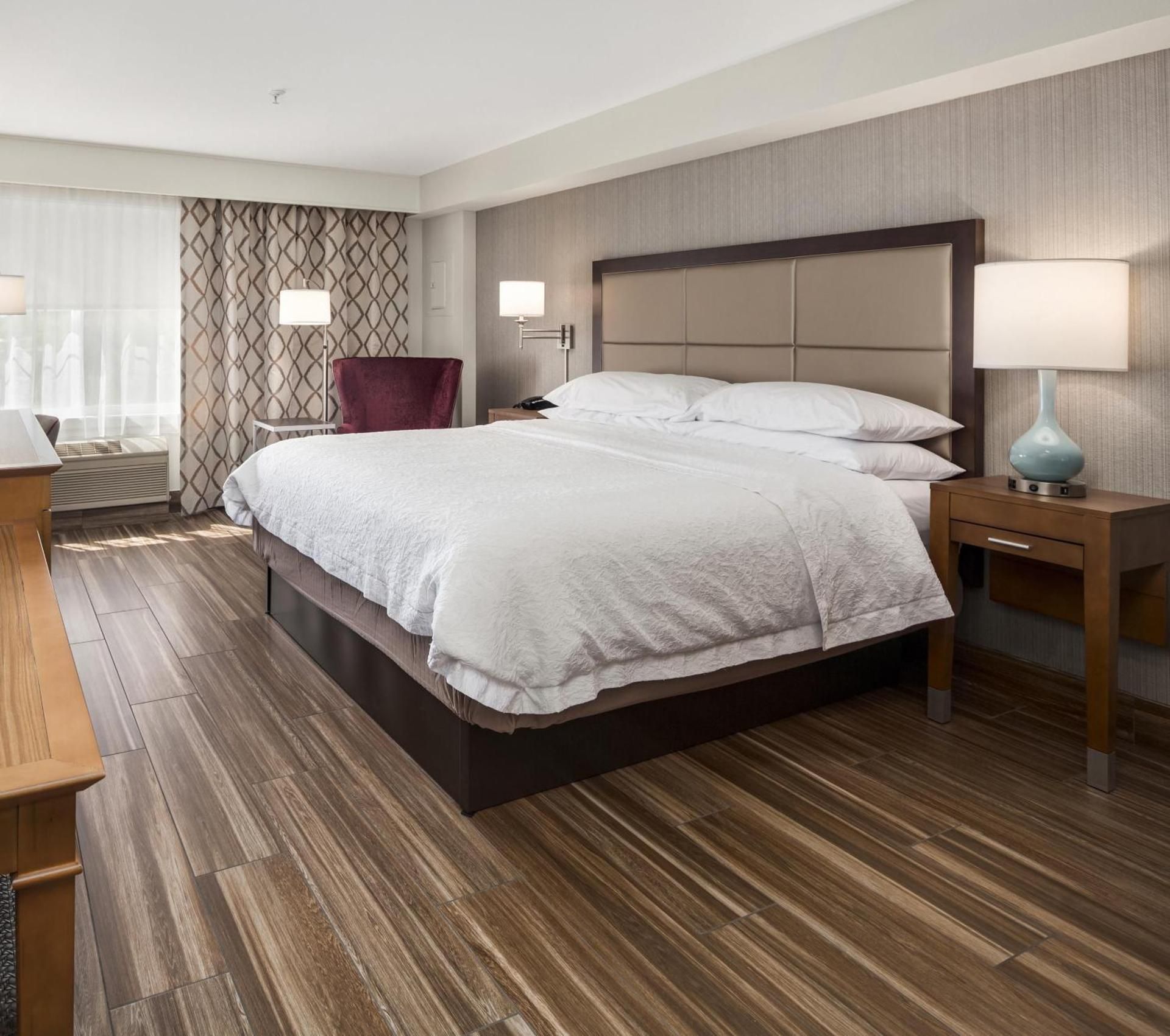 1 King Bed Nonsmoking